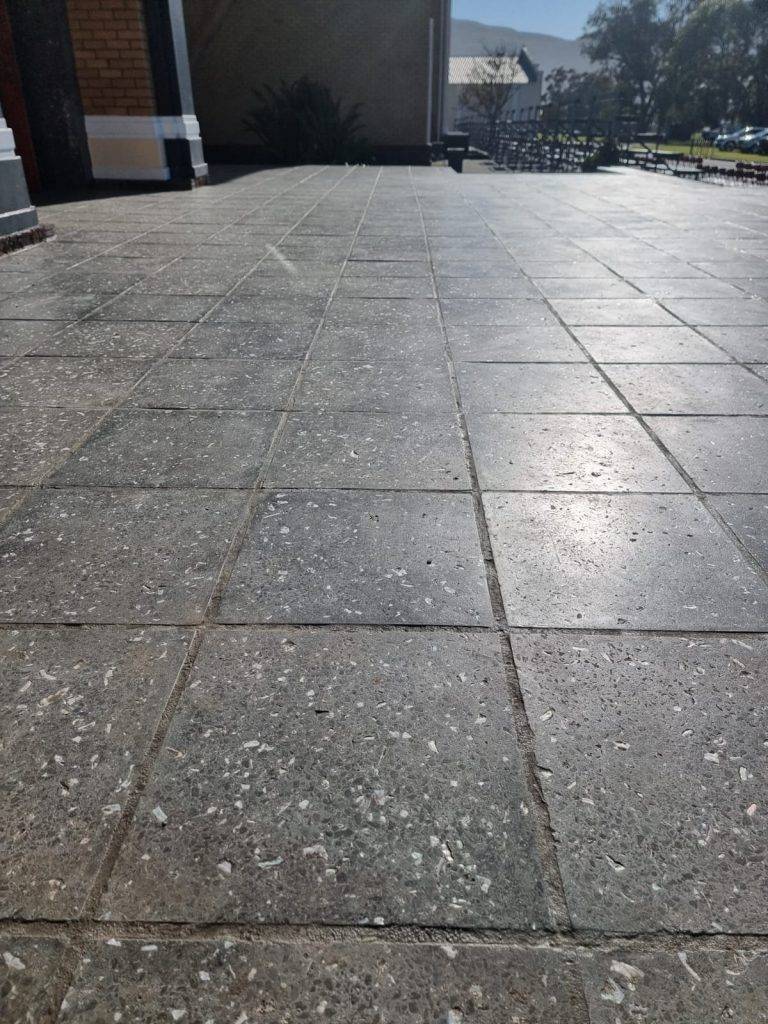 installation-nacre-polished-concrete-paver-2